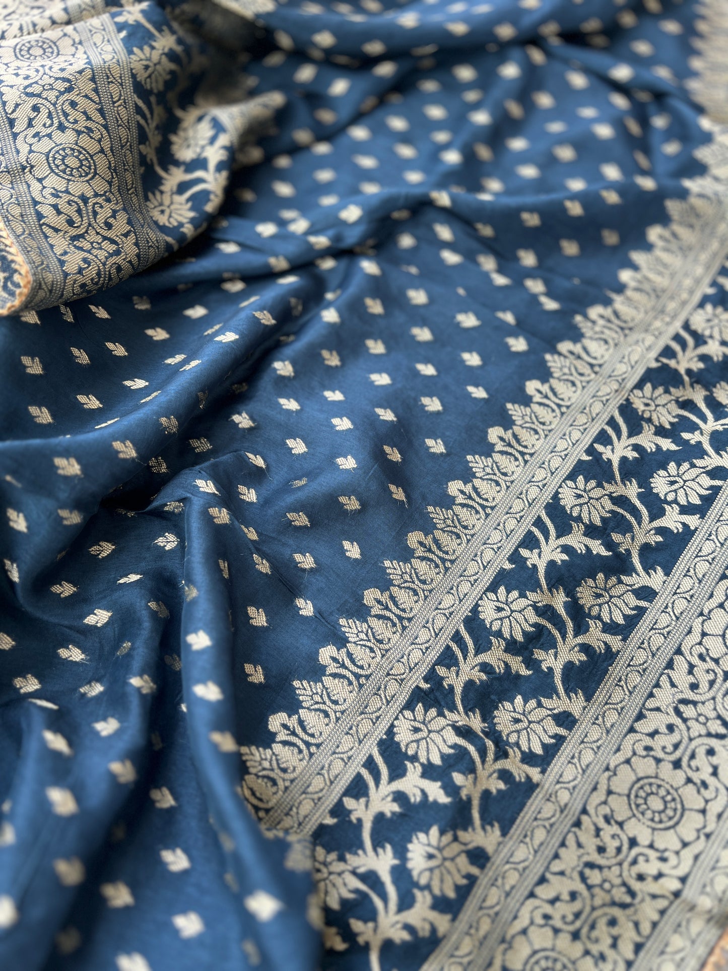 Blue Elegance Handloom